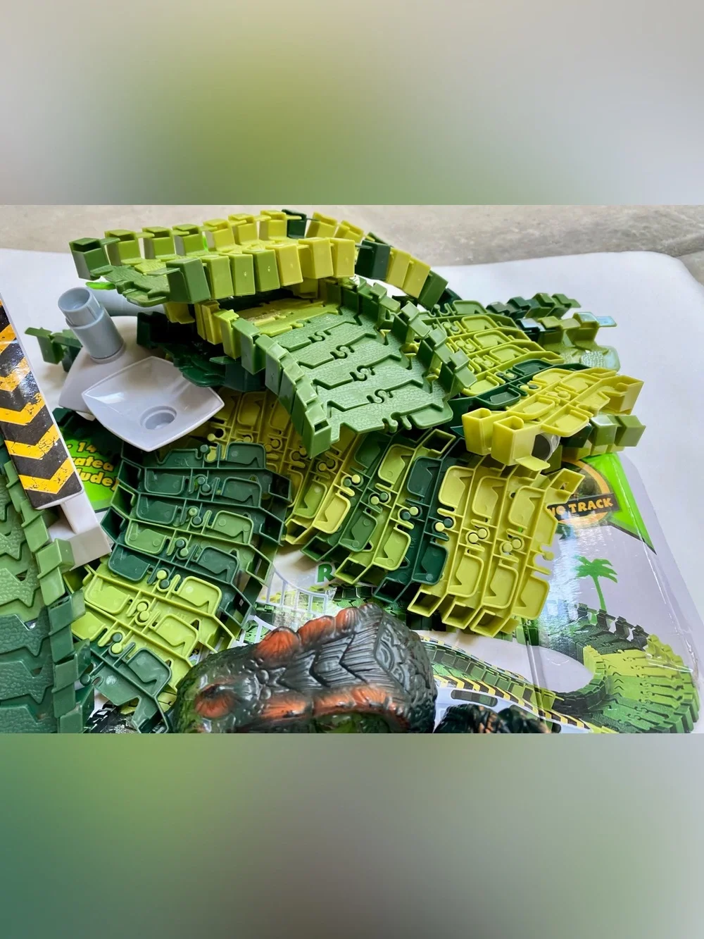 Toyk dino track